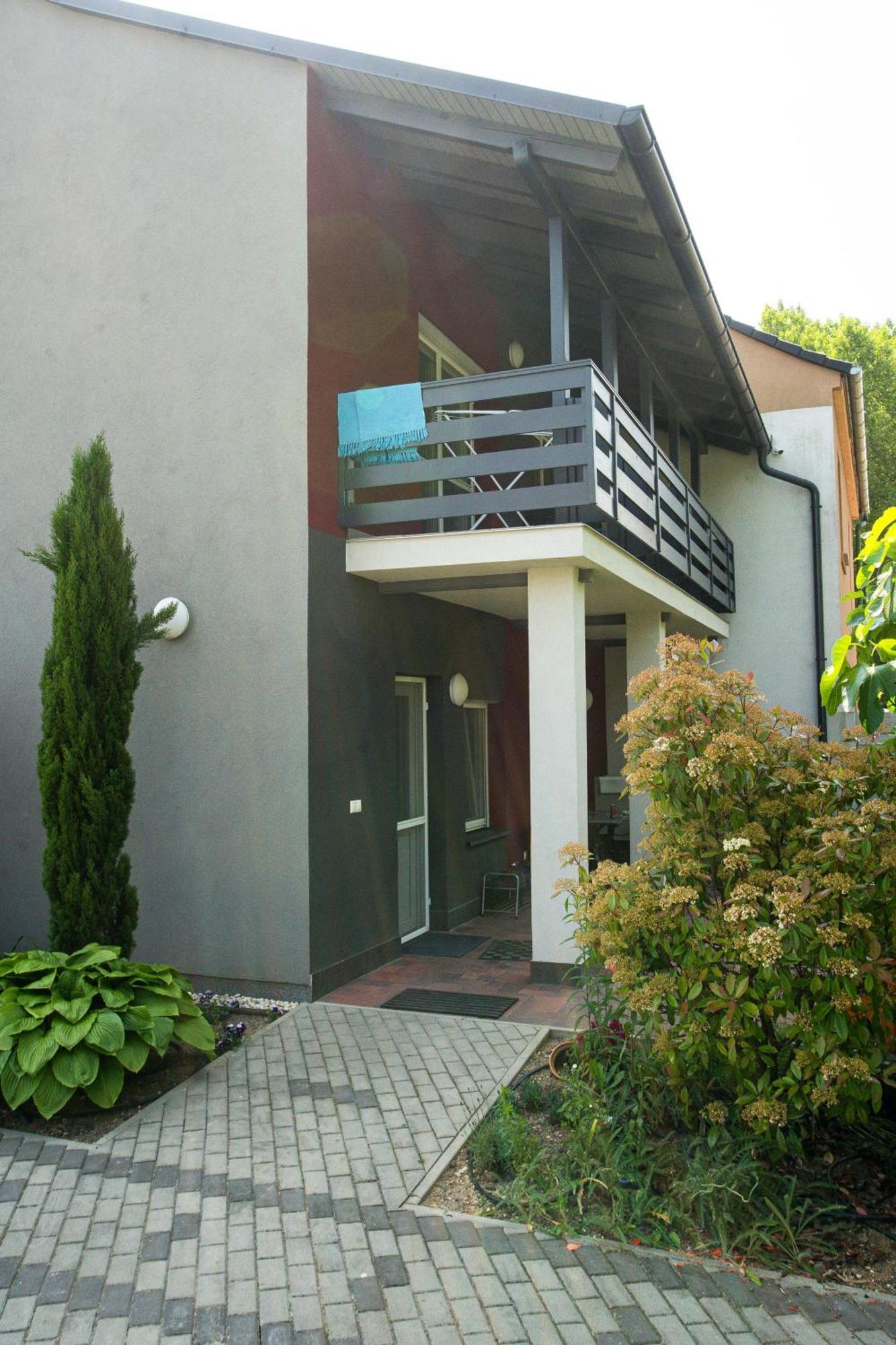 Magdi Vendeghaz A-B Apartment Celldomolk Exterior photo