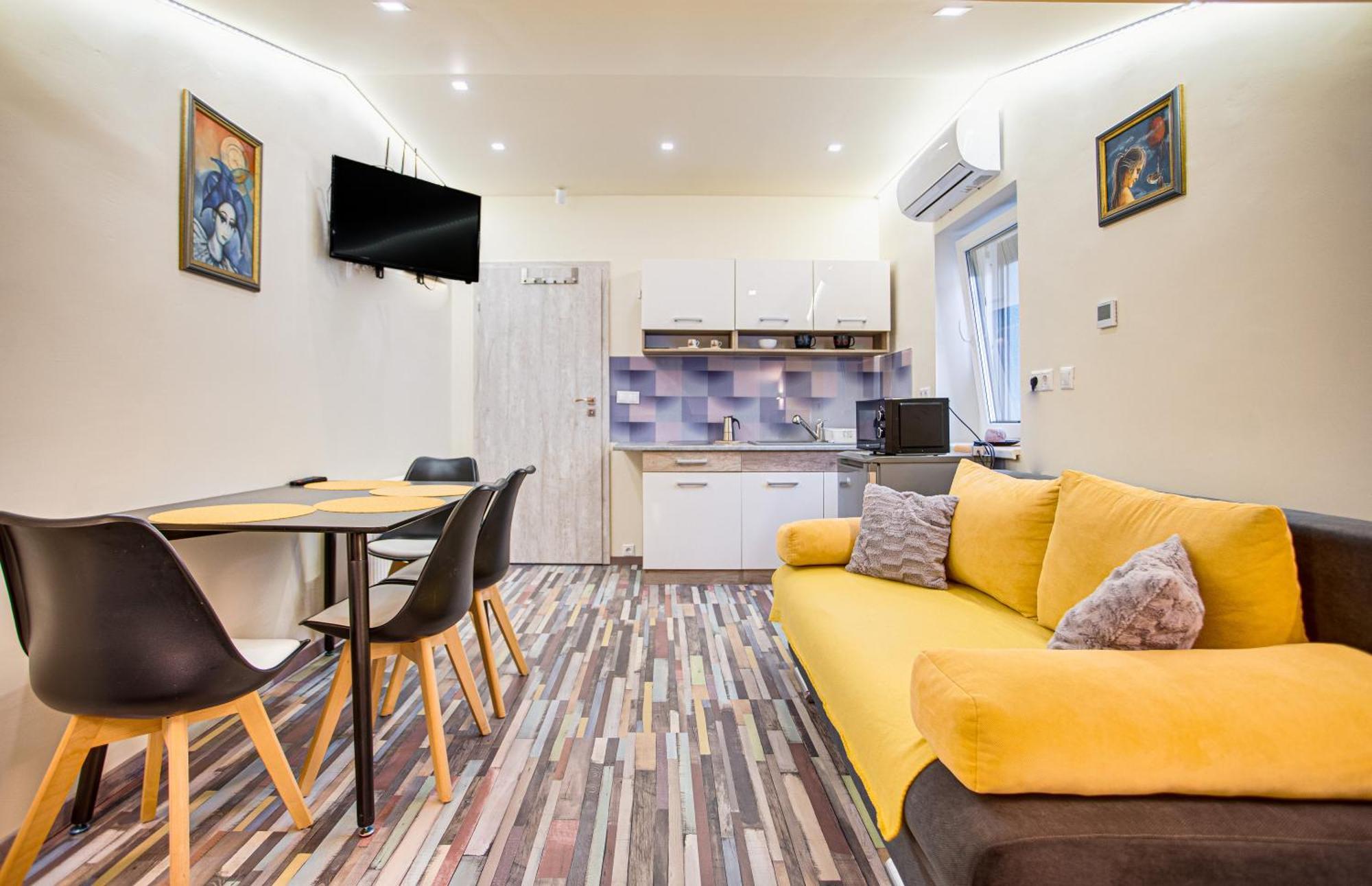 Magdi Vendeghaz A-B Apartment Celldomolk Exterior photo